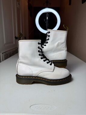 Dr. Martens 1460 Smooth White Leather Lace Up Combat Boots Womens Size 8